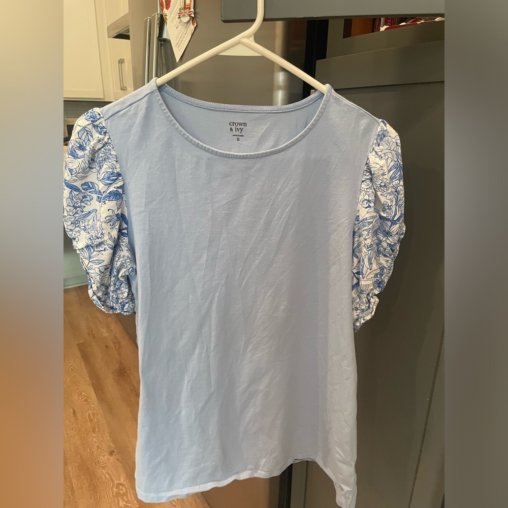 Crown & ivy womens size small top